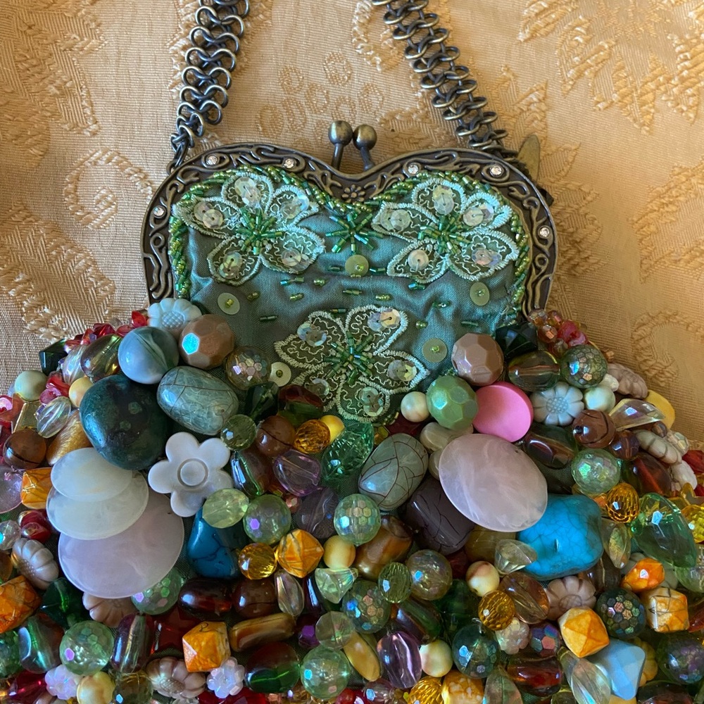 Mary Frances Elegant Multicolor Beaded rock heart shape snap closure Women's Bag - Picture 9 of 10